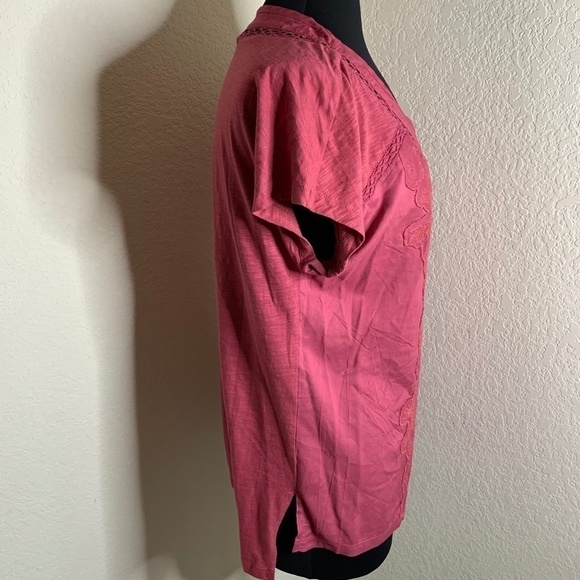 GLORIA Vanderbilt Cranberry V-Neck Blouse W/ Embroidery Detail Size Small (1164) - Picture 3 of 10